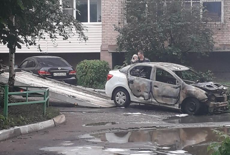 Женщина успела покинуть загоревшийся в центре Рязани автомобиль