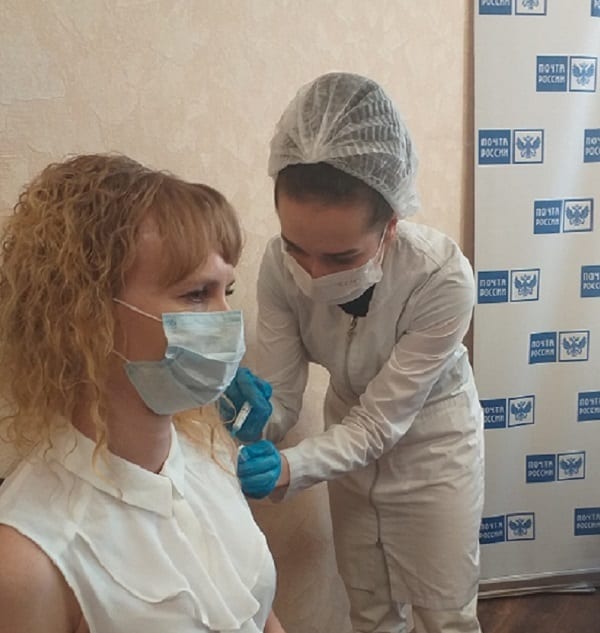 В Рязани сотрудники Почты России вакцинировались от COVID-19 прямо на рабочем месте