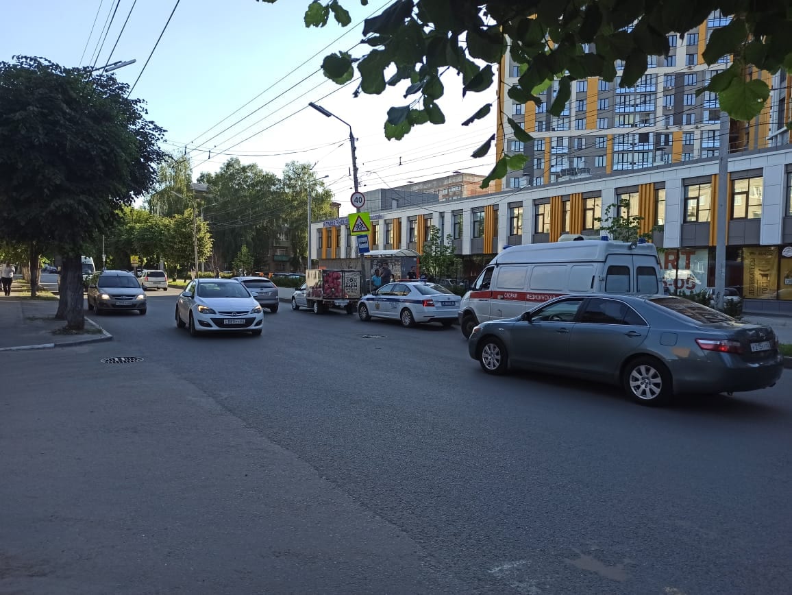 Автомобиль сбил пешехода в Рязани