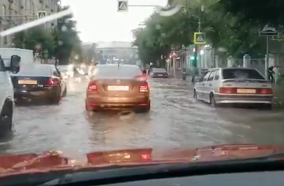 Рязанцы публикуют видео затопленного дождём города