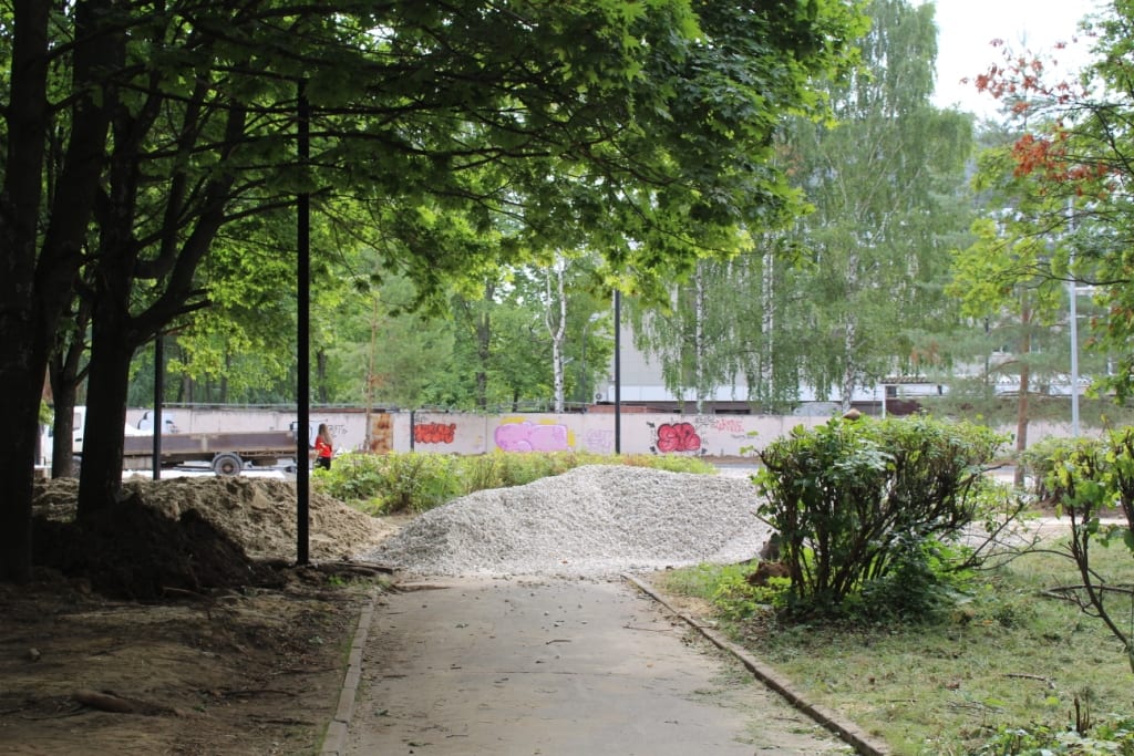 Депутаты проинспектировали ход благоустройства в парке советско-польского братства по оружию