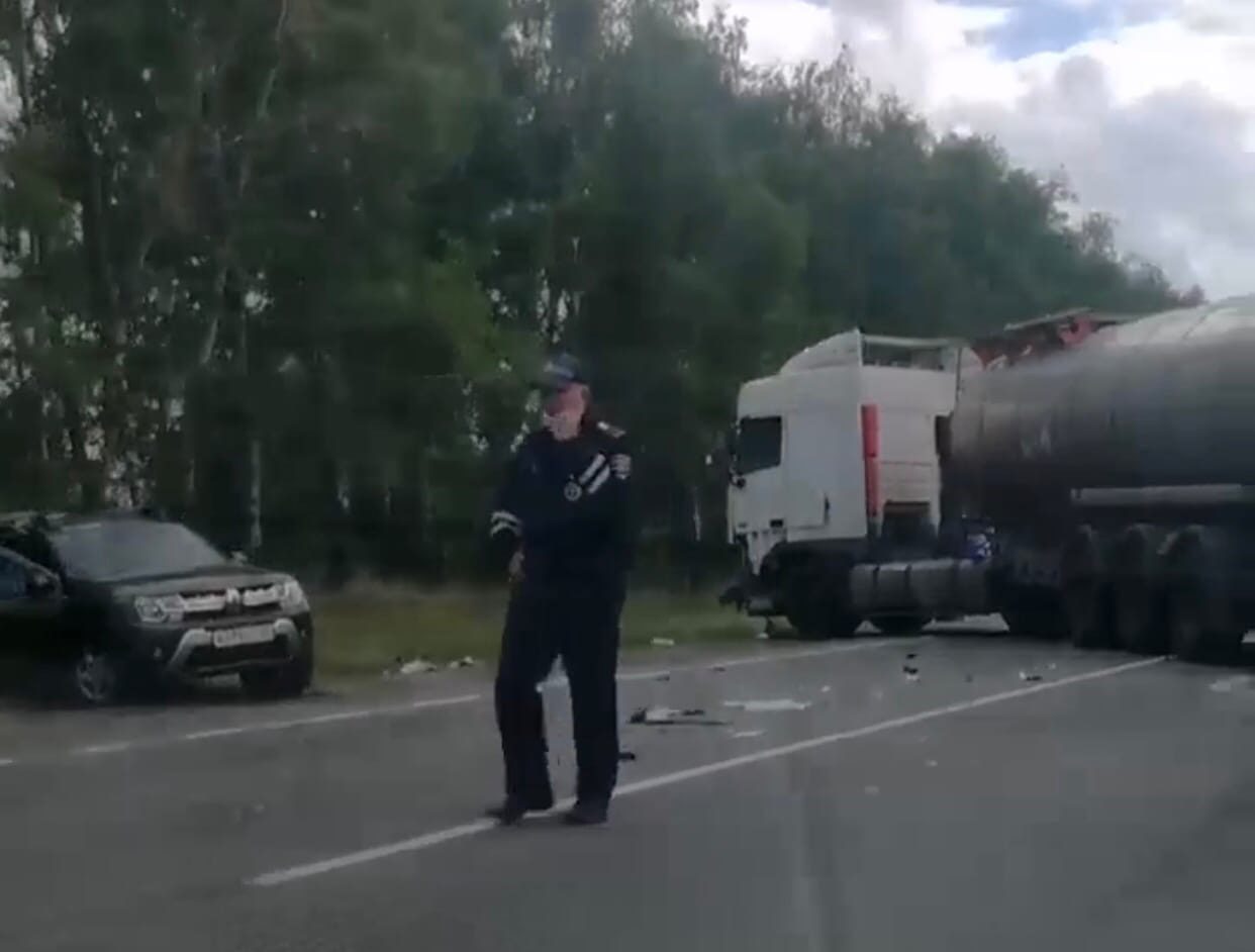 На трассе Рязань — Михайлов столкнулись Renault Duster и грузовик