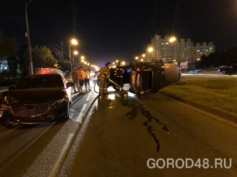 В массовом ДТП на улице Катукова в Липецке пострадали три человека