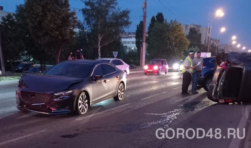 В массовом ДТП на улице Катукова в Липецке пострадали три человека
