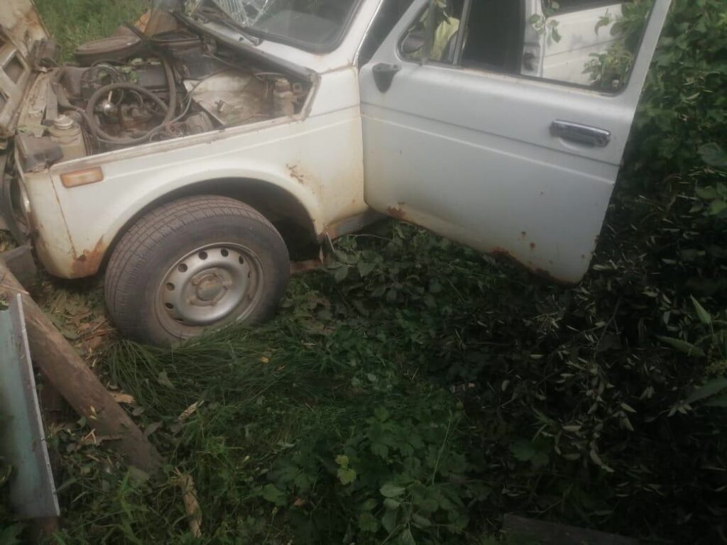 Пьяный водитель без прав протаранил забор в Кадомском районе