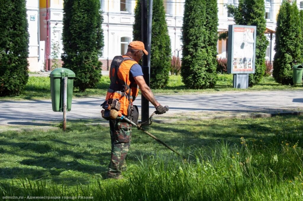 В Рязани продолжаются работы по благоустройству города