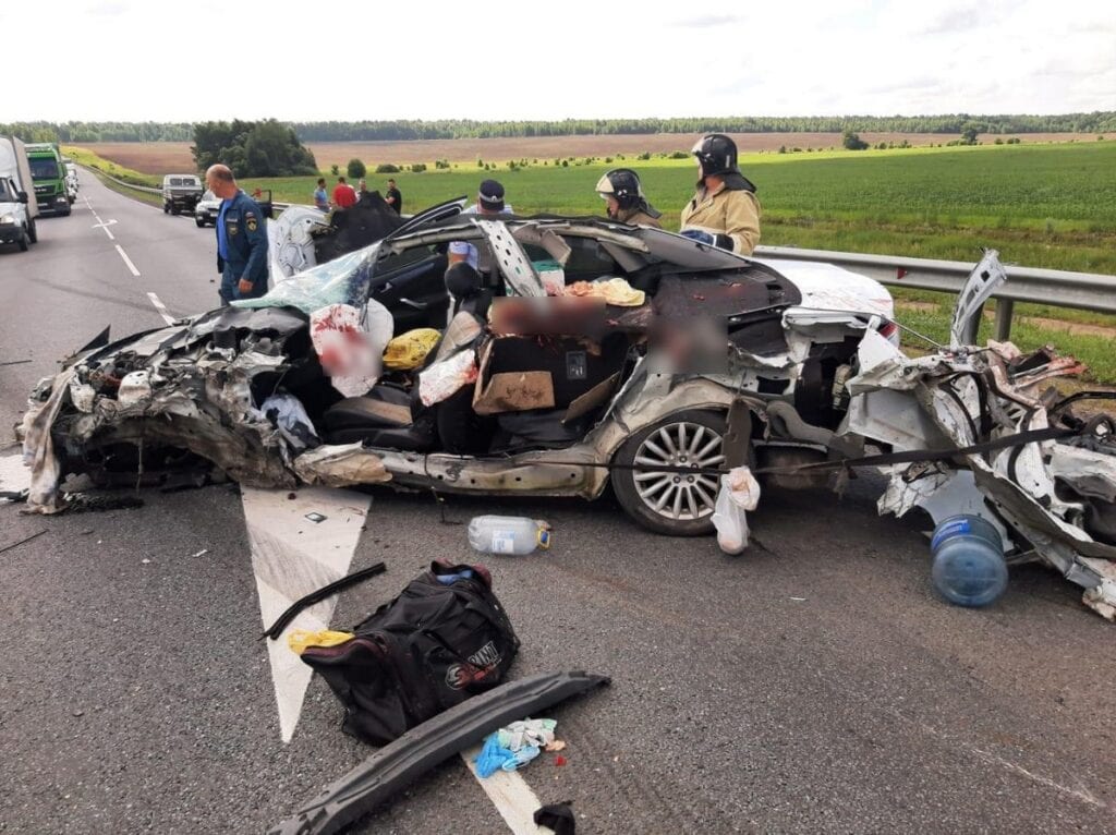 Водитель Ford Mondeo погиб после столкновения с грузовиком в Скопинском районе