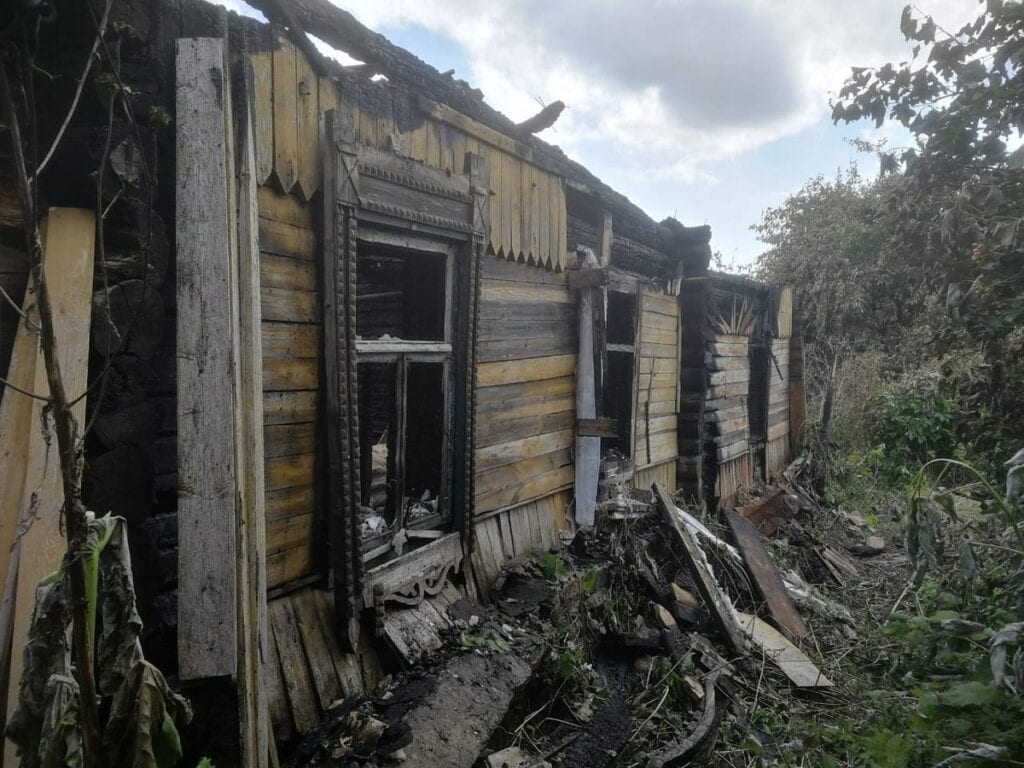 В Рыбном сгорел деревянный дом
