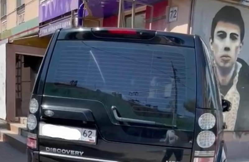 В Рязани оштрафовали припарковавшегося на тротуаре мужчину