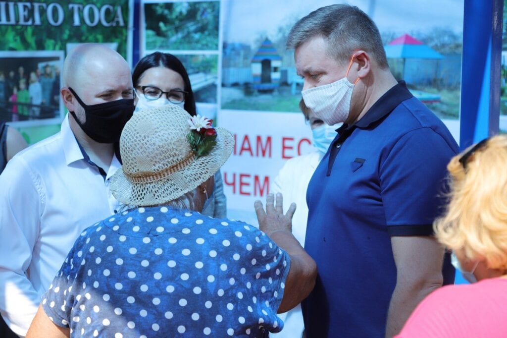 Губернатор Любимов встретился с активистами ТОС "улица Пойменная"