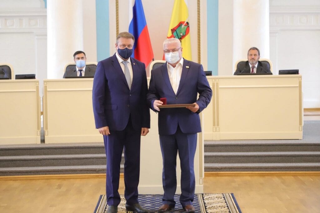 Николай Любимов наградил депутатов Облдумы за плодотворную работу