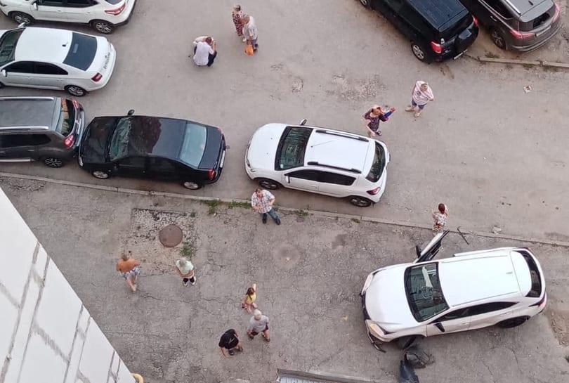 Женщина-водитель устроила массовое ДТП в рязанском дворе