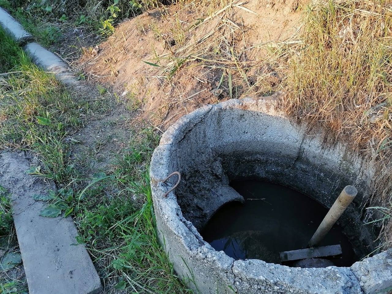 Соседи сливают канализацию. Канализация в Рязани. Сливают канализацию.