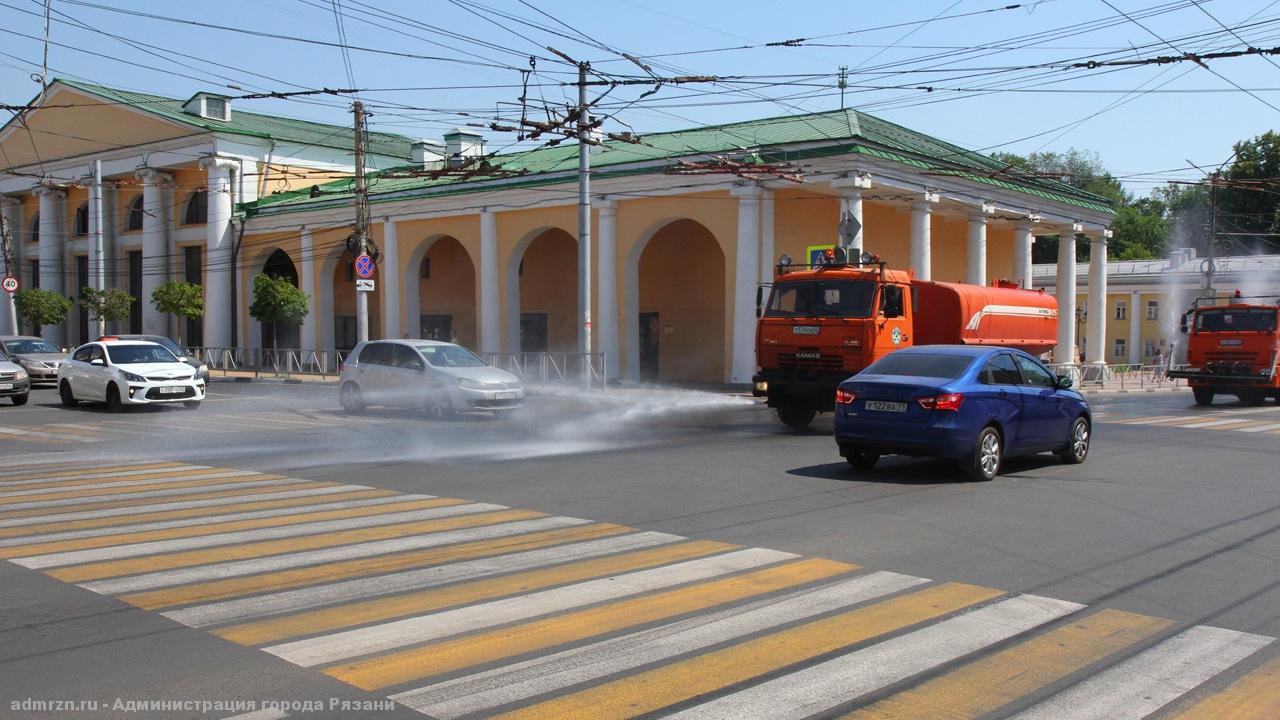 В связи с установившейся жаркой погодой. Поливальная машина Рязань. Поливальная машина.