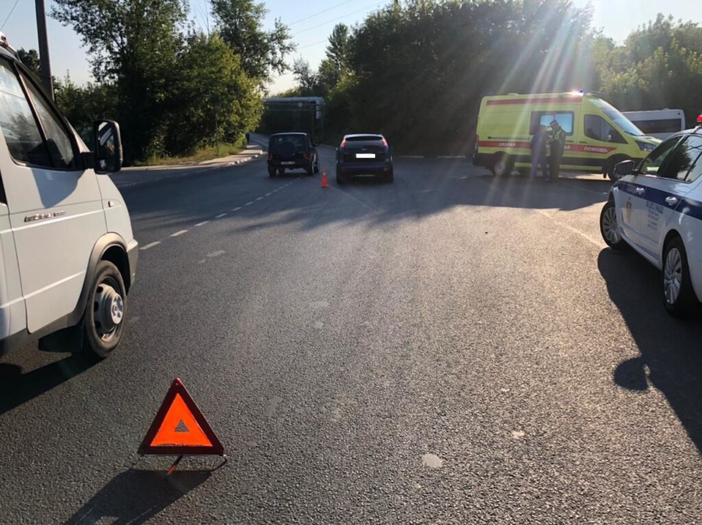 Утром в Рязани автомобиль сбил пенсионерку, перебегавшую дорогу вне пешеходного перехода