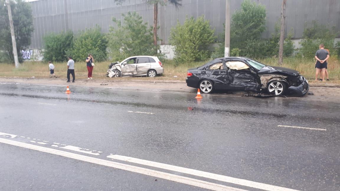 Четыре человека пострадали в аварии BMW и Suzuki в Липецке