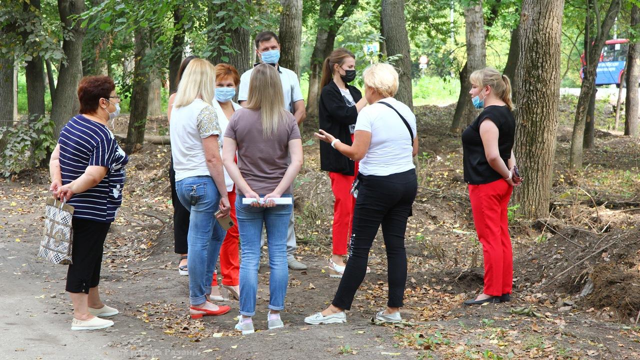 Строитель рязань. Вести Рязань сквер в пос Строитель. Сквер на Качевской Рязань. Рязань поселок Строитель лес. Субботник в сквере на Пушкина Рязань.