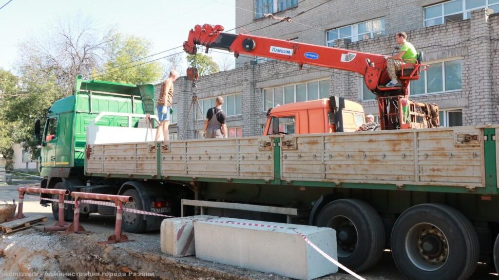 В Рязани продолжается подготовка к отопительному сезону 30 августа в рамках объезда глава администрации Елена Сорокина посмотрела ремонт магистральных тепловых сетей на участках улиц Новой и Братиславской, а также новую котельную в поселке Шпалозавода.
