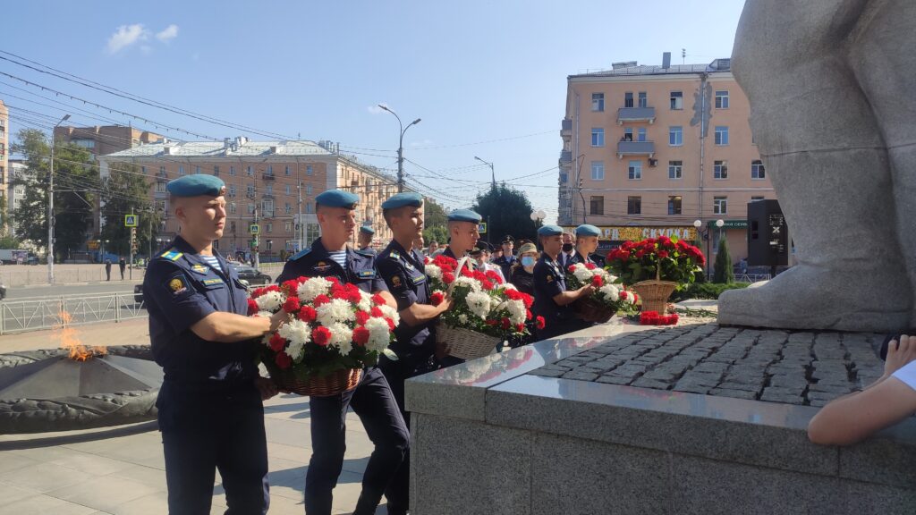 В Рязани прошло возложение цветов в честь годовщины Курской битвы