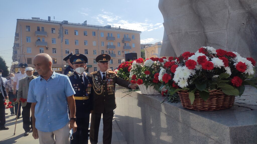В Рязани прошло возложение цветов в честь годовщины Курской битвы