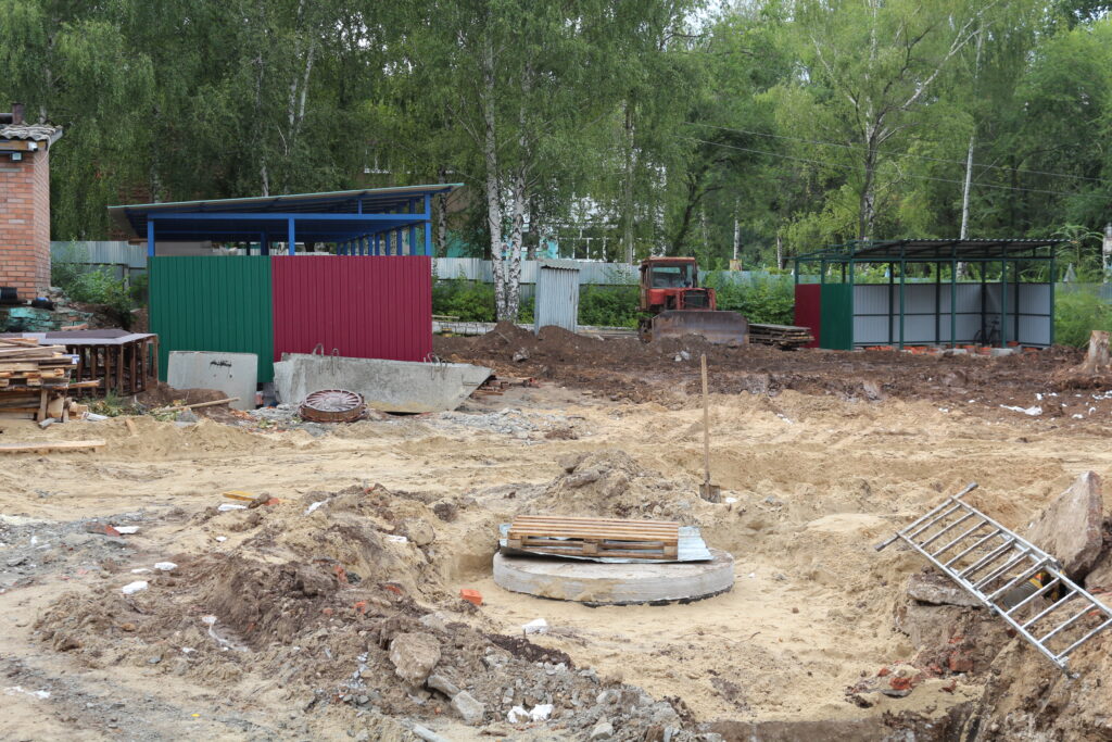 Депутат областной Думы проверил ход строительства пристройки к детскому саду