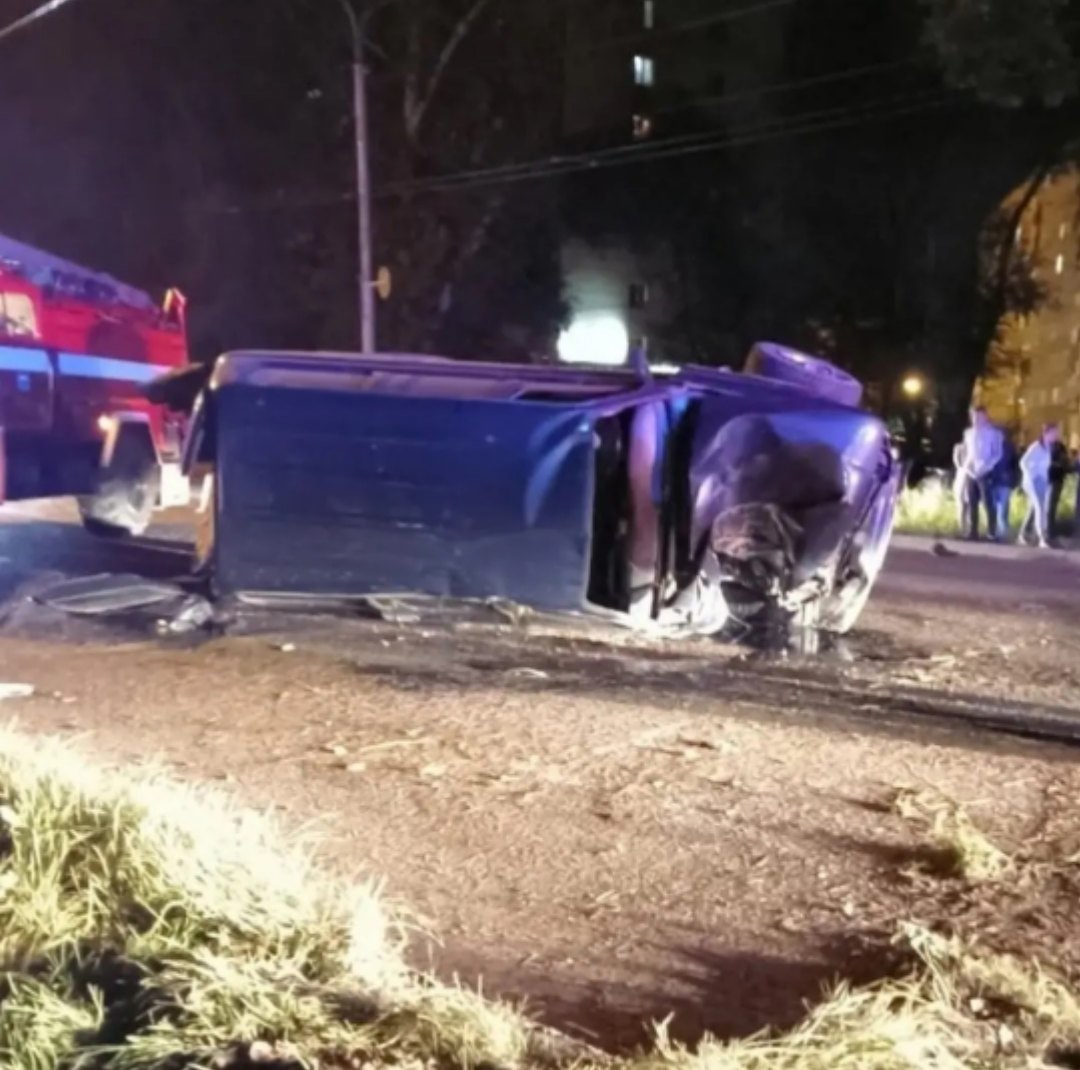 В Абакане пьяный подросток перевернулся на угнанной Toyota Land Cruiser