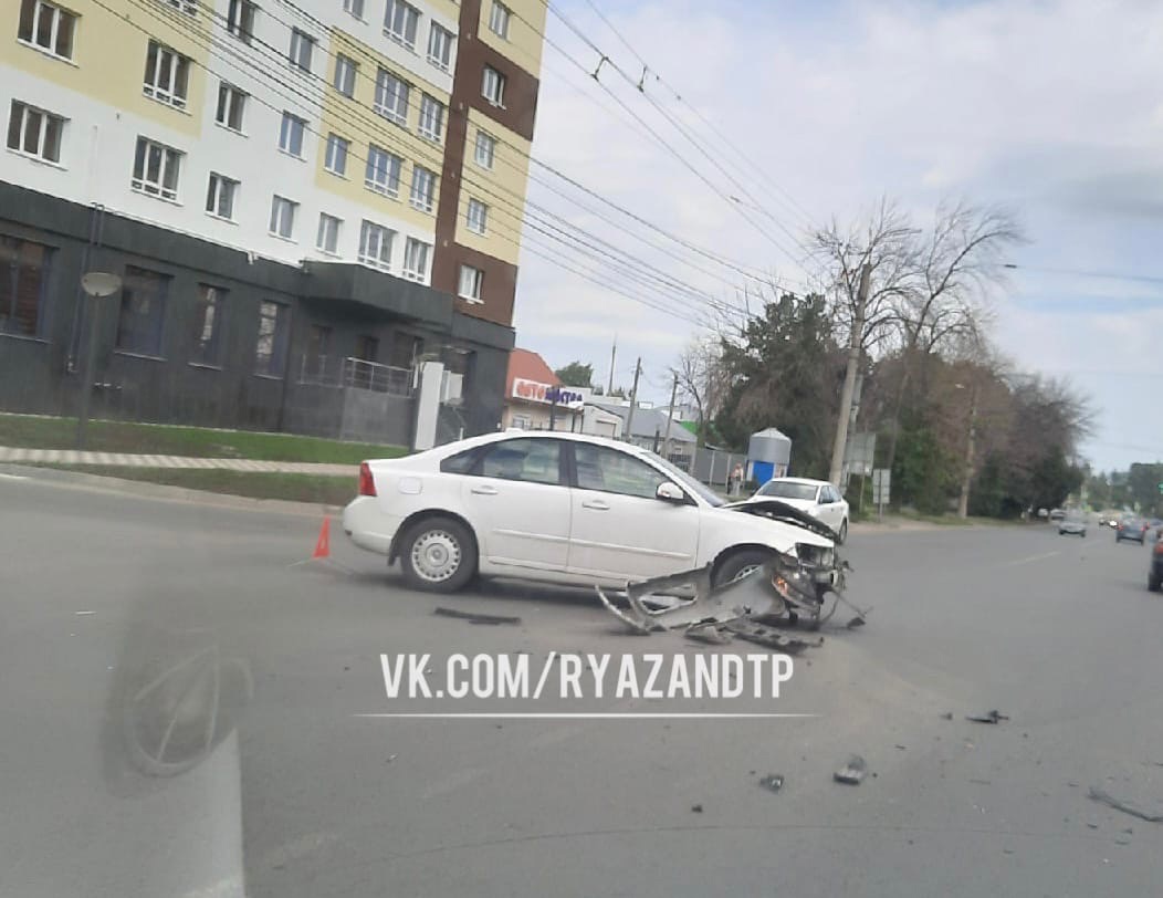 Жёсткое ДТП произошло на улице Мервинской в Рязани