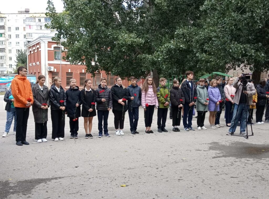 На школе №39 открыли мемориальную доску погибшему при исполнении воинского долга рязанцу