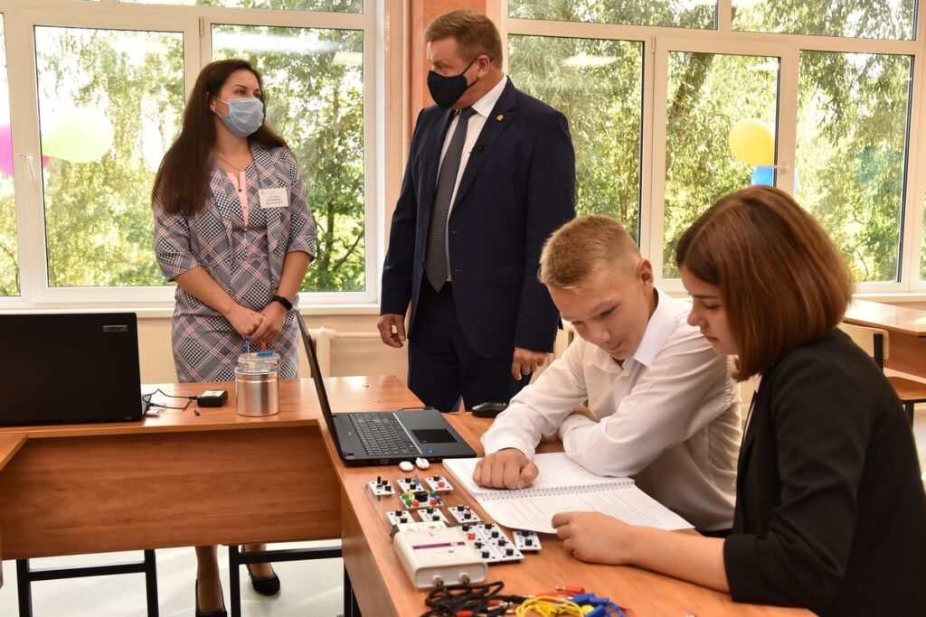 На базе рязанской школы открылся детский технопарк
