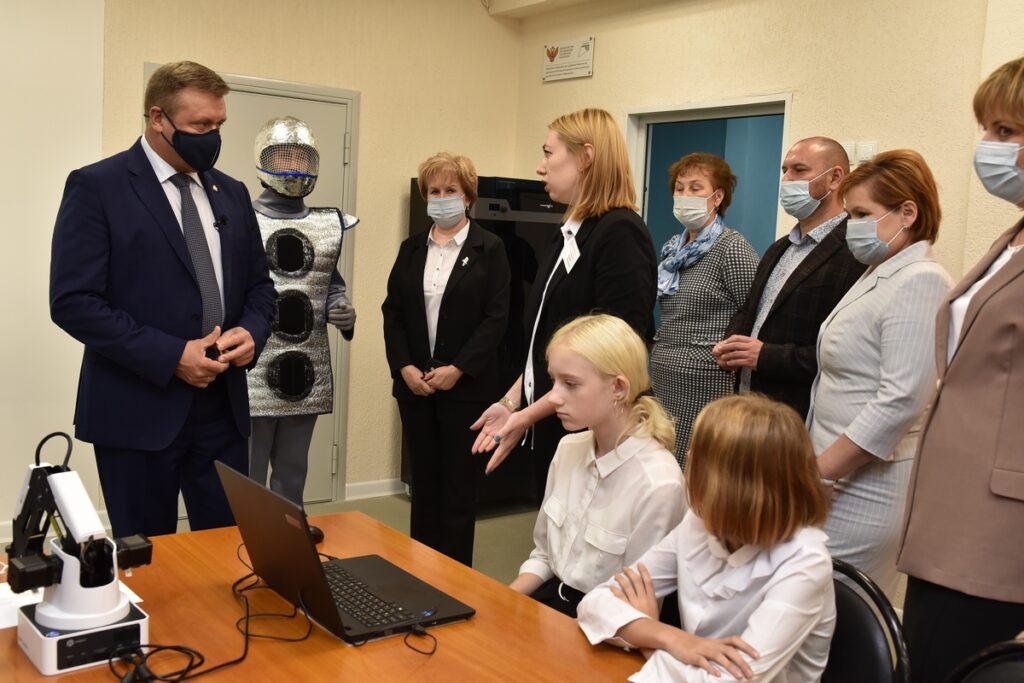 На базе рязанской школы открылся детский технопарк