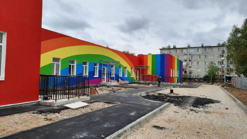 Под Рязанью завершается строительство яслей на 60 мест Здание яслей на 60 мест в Полянах возводят в рамках национального проекта «Демография». Финансы выделили федеральный, региональный и муниципальный бюджеты.