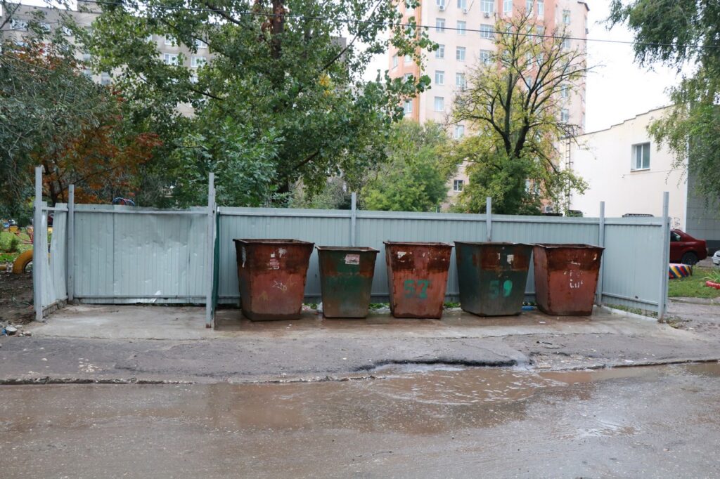 Елена Сорокина проверила состояние контейнерных площадок