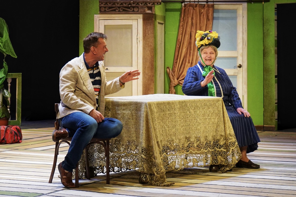 Брянский театр драмы представил рязанцам комедию-фарс «Тётки»