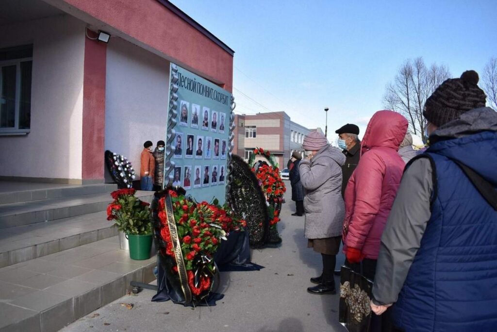 В посёлке Лесной простились с погибшими во время взрыва