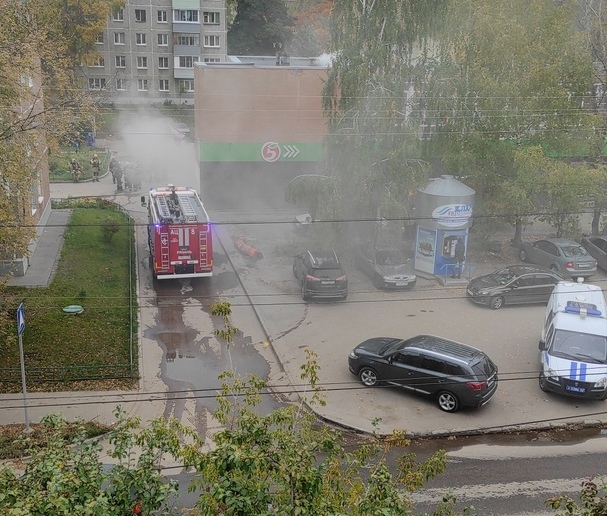 В Рязани загорелся супермаркет «Пятёрочка» на Станкозаводской