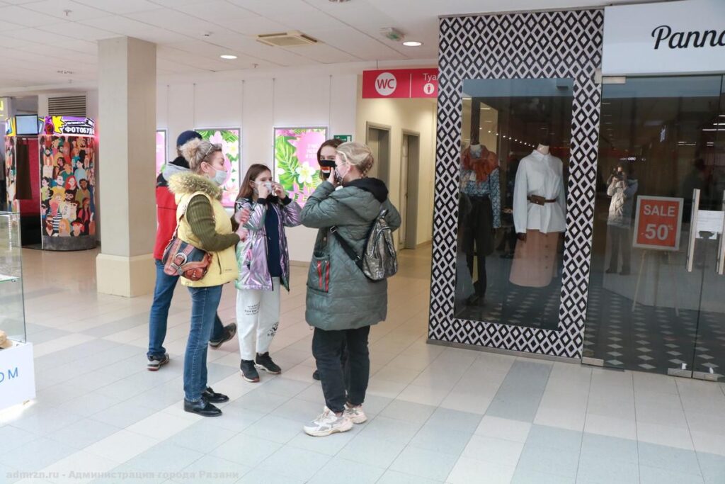 В Рязани проверяют соблюдение запрета посещения торговых центров подростками