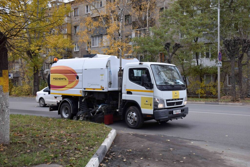 Работники Рязанской НПК приняли участие в осеннем месячнике по благоустройству города