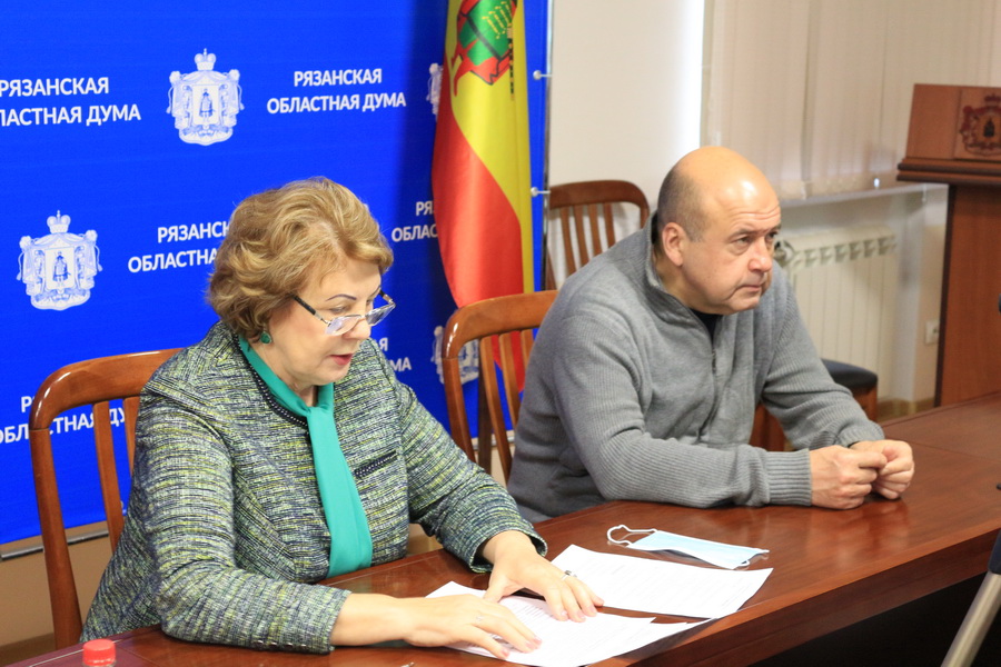 Депутаты комитета Рязанской облдумы рекомендовали принять проект бюджета Депутаты комитета по бюджету и налогам Рязанской областной Думы рекомендовали председателю регионального парламента Аркадию Фомину принять законопроект «Об областном бюджете на 2022 и на плановый период 2023 и 2024 годов».