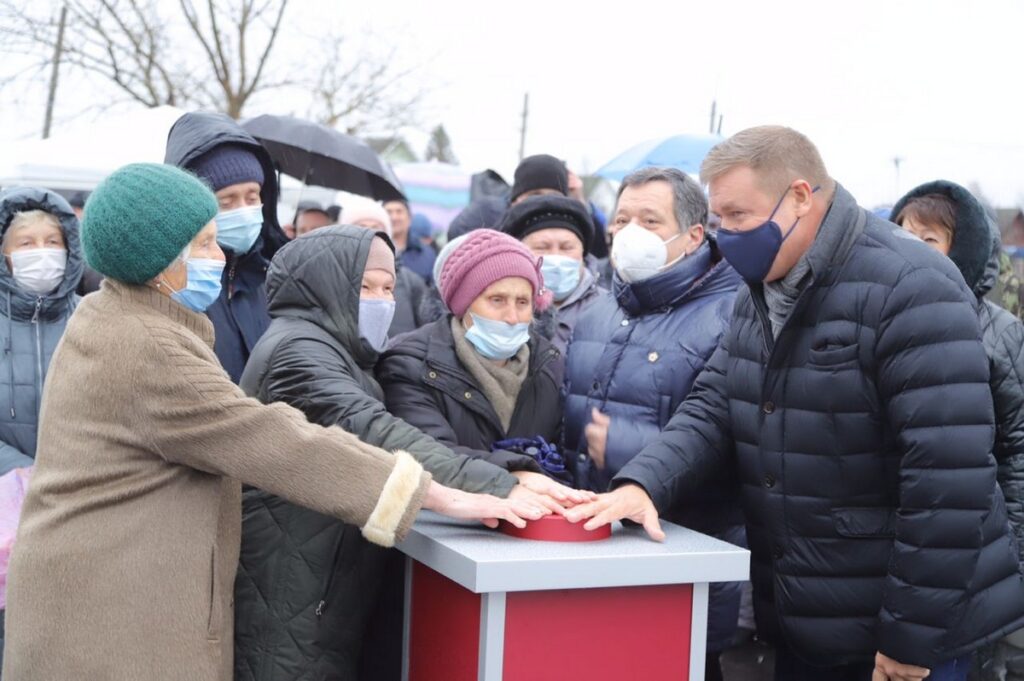 В Сасове открыли отремонтированный мост через реку Сасовка Гостями торжественной церемонии стали губернатор Рязанской области Николай Любимов и депутат Госдумы Андрей Макаров.