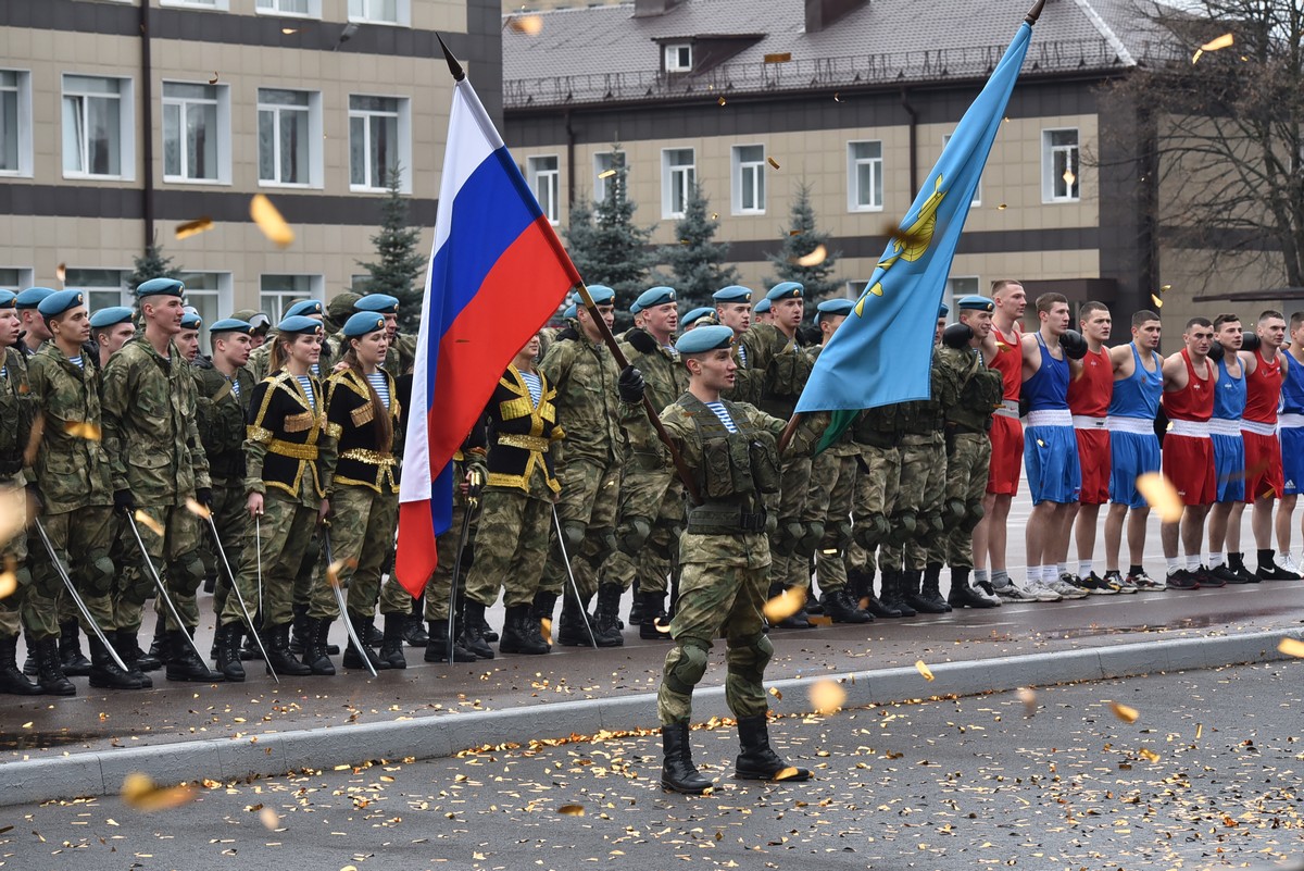 В Рязани отметили 103-летие десантного училища
