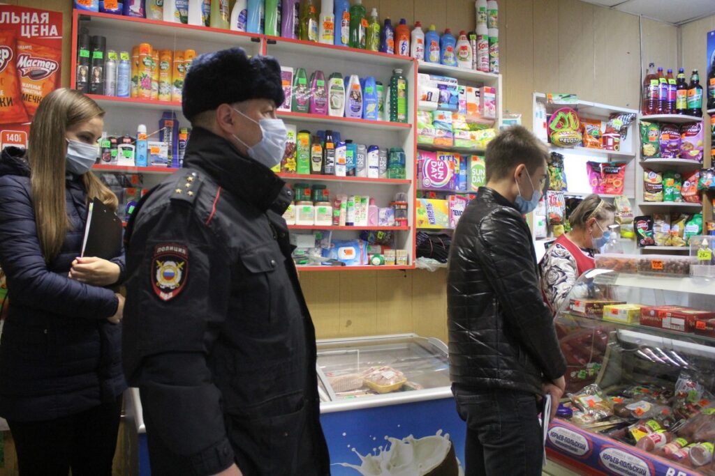 В Скопинском районе проверили соблюдение коронавирусных ограничений В Скопинском районе Рязанской области усилен контроль за соблюдением противоэпидемических требований в общественных местах.