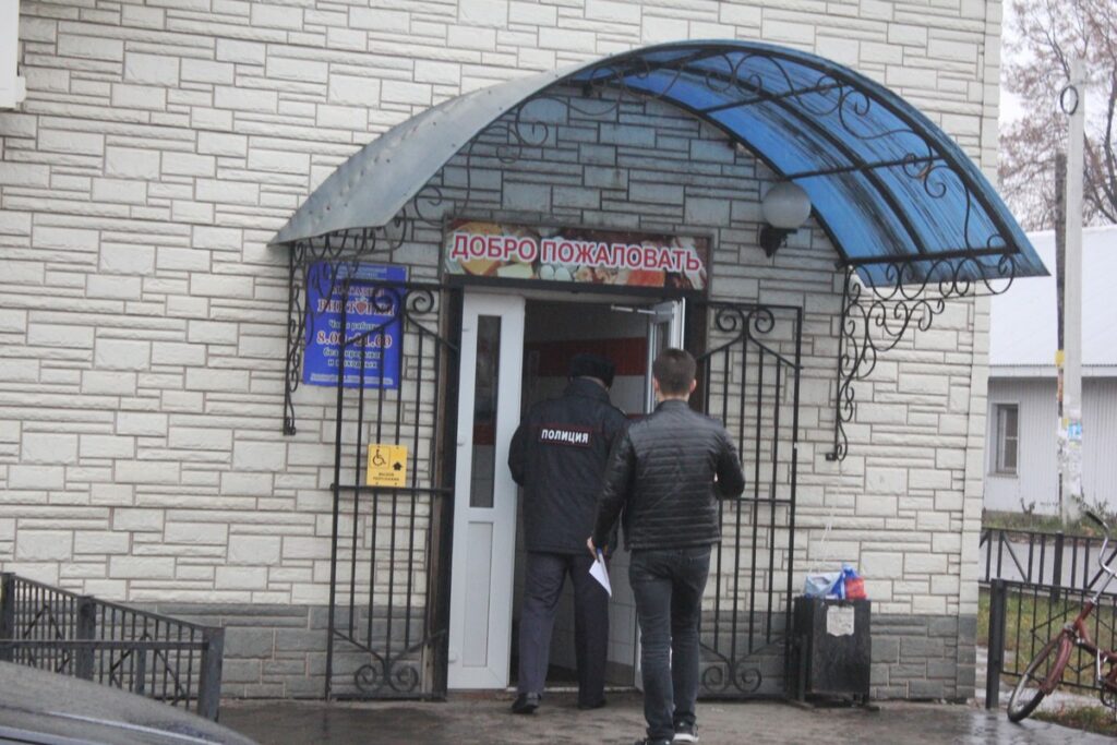 В Скопинском районе проверили соблюдение коронавирусных ограничений В Скопинском районе Рязанской области усилен контроль за соблюдением противоэпидемических требований в общественных местах.