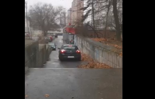 В Рязани накажут водителя, съехавшего по ступенькам