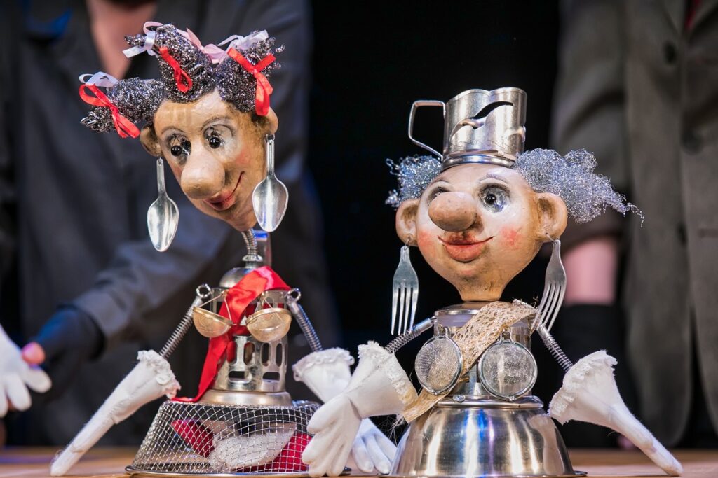В Рязанском театре кукол поставили сказочную забаву для взрослых