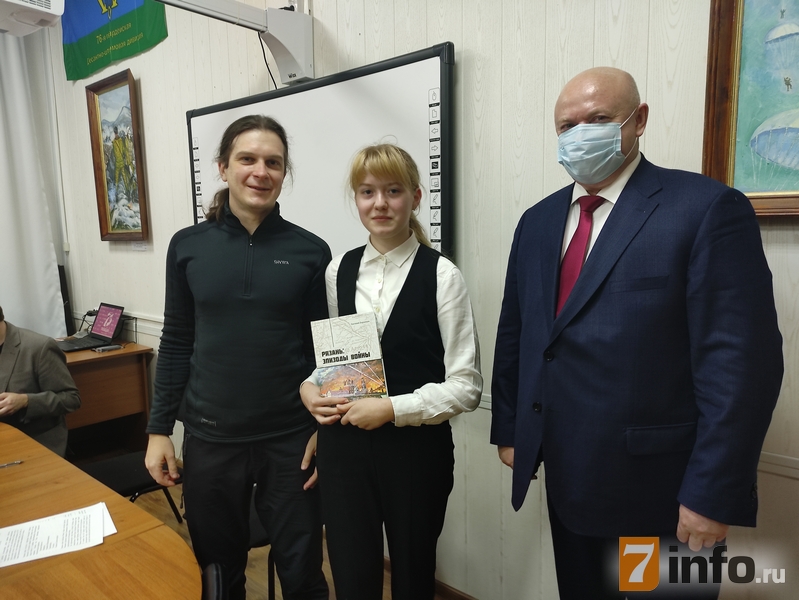 Ученики рязанской школы №8 вспомнили легендарную Битву за Москву