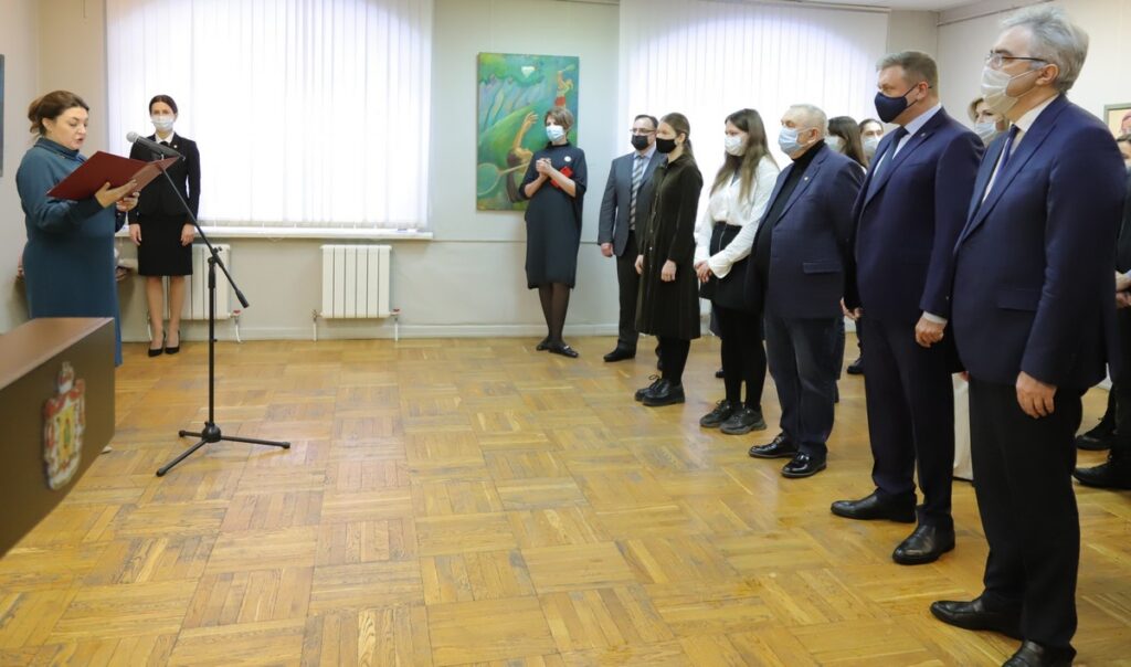 Талантливые рязанки получили из рук губернатора именные стипендии Виктора Иванова