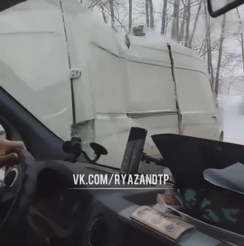 Фура столкнулась с фургоном на автодороге Рязань — Михайлов