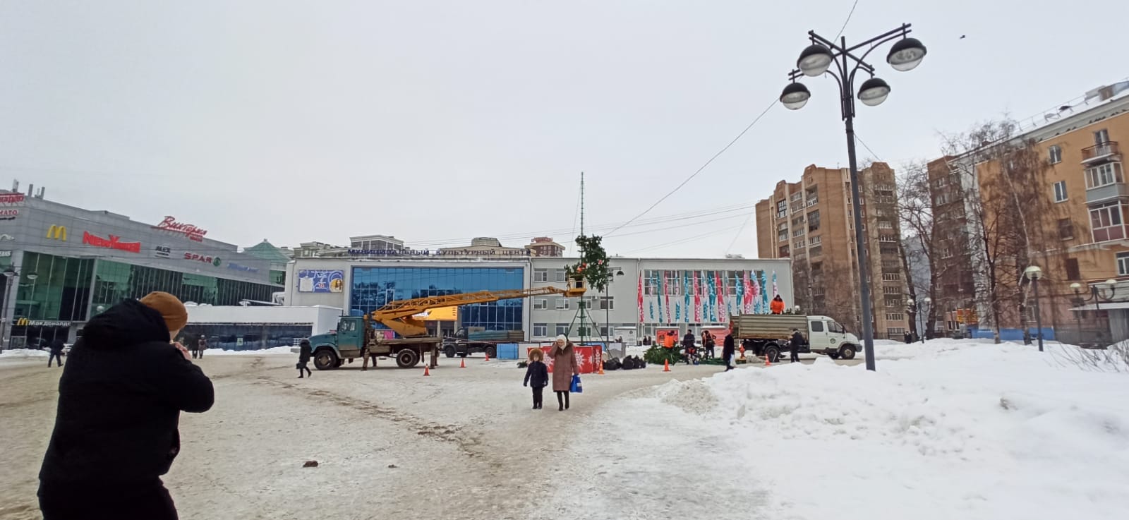В Рязани начали разбирать новогодние ёлки В Рязани начали разбирать новогодние ёлки 28 января в Рязани начали разбирать новогодние ёлки. Фотографии в редакцию 7info прислал очевидец.