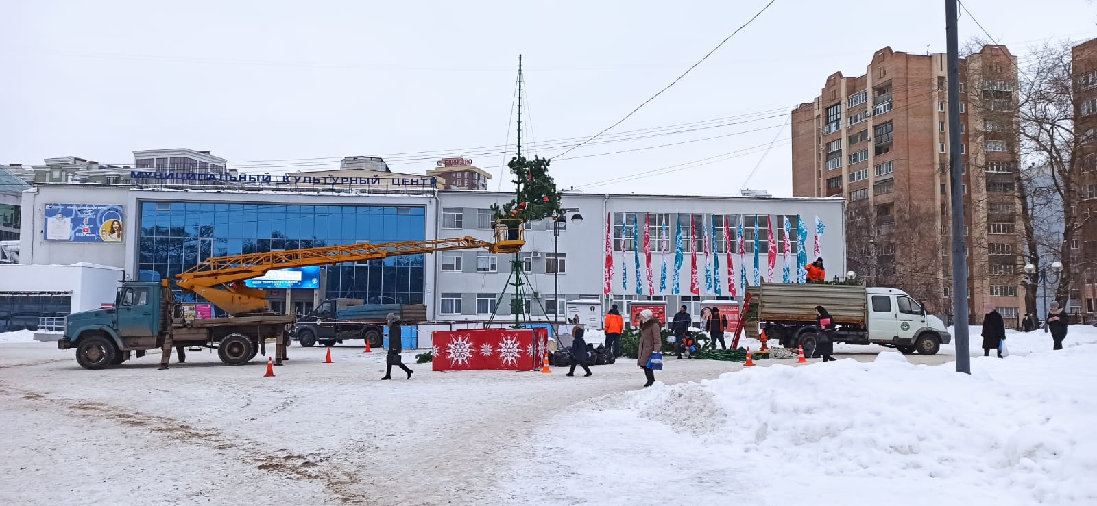 В Рязани начали разбирать новогодние ёлки В Рязани начали разбирать новогодние ёлки 28 января в Рязани начали разбирать новогодние ёлки. Фотографии в редакцию 7info прислал очевидец.
