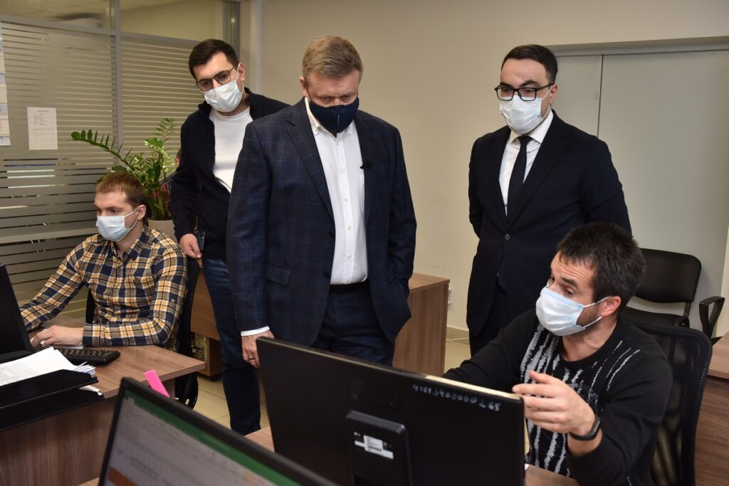 Николай Любимов ознакомился с автоматизированными системами Центра кадастровой оценки Автоматизированные информационные системы разработали своими силами специалисты Центра в короткое время.